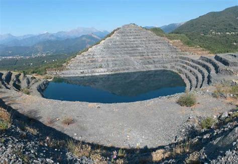 Panorama della ex miniera di amianto di Balangero