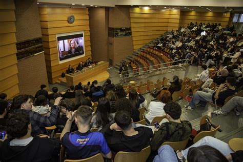conferenza in un'aula universitaria