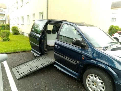 rampa per accesso sedia a rotelle in auto