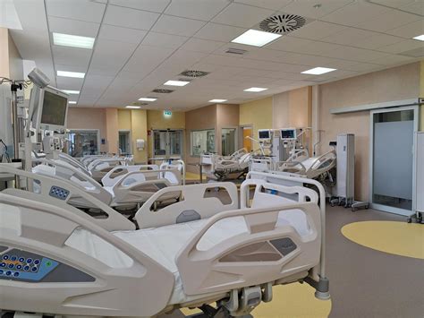 Schema di un reparto di terapia intensiva con le principali attrezzature