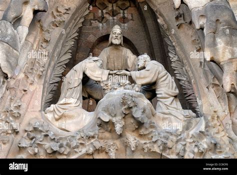 dettaglio scultoreo della Facciata del Presepe della Sagrada Familia