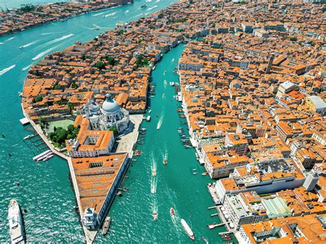 Vista panoramica di Venezia con i suoi canali