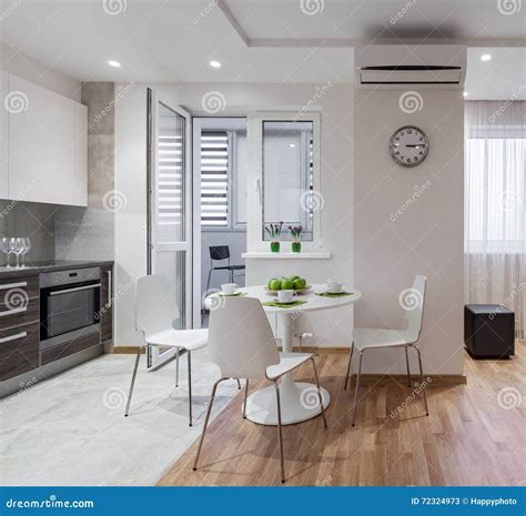 Interno di un appartamento moderno con cucina attrezzata