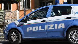 Polizia che esegue un arresto