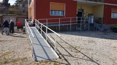 Vari tipi di rampe per disabili: fisse, pieghevoli e modulari
