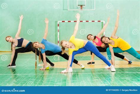 Immagine tematica: Persone attive che praticano attività fisica e sociale