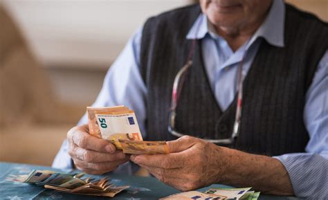 Pensionati italiani in attesa