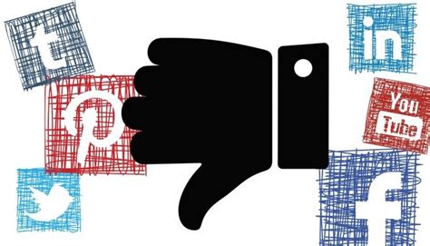 Schermata di social media con commenti negativi