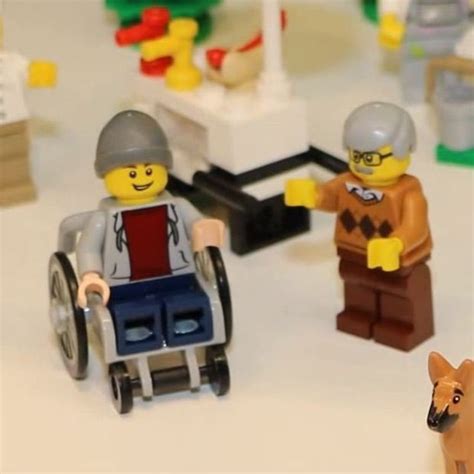 omino LEGO in sedia a rotelle
