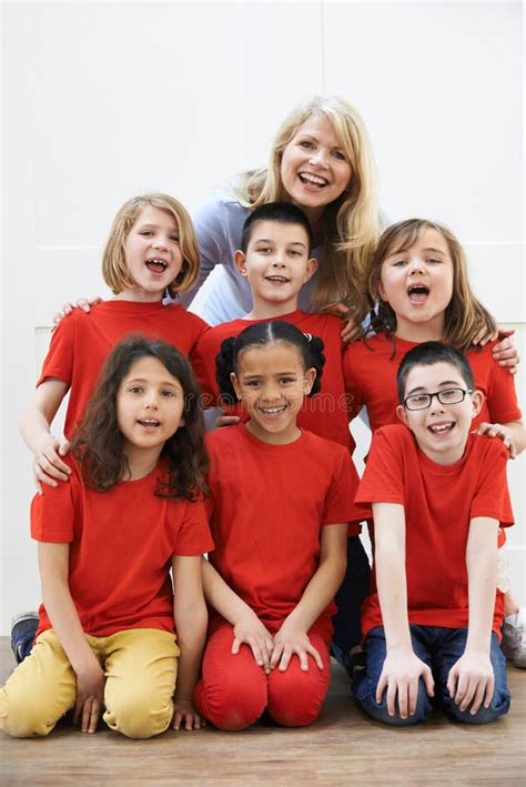 Studenti che partecipano a un laboratorio teatrale