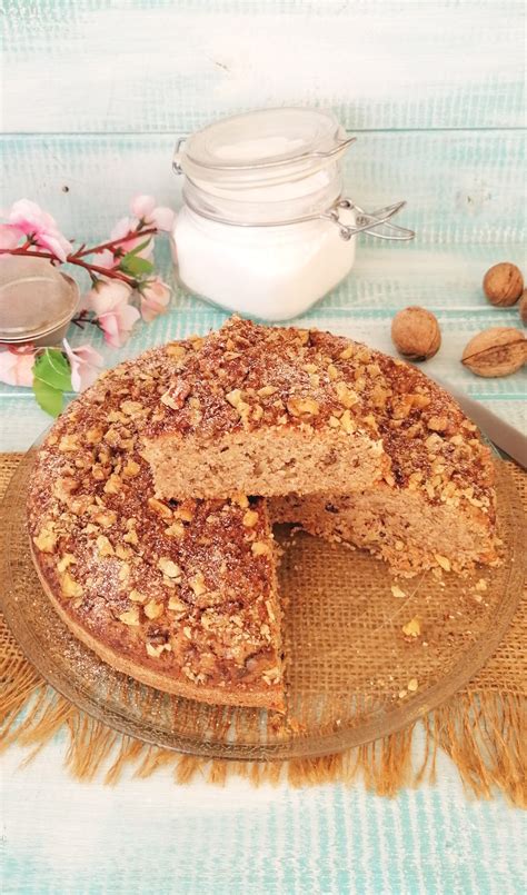 Torta di castagne con noci e pinoli