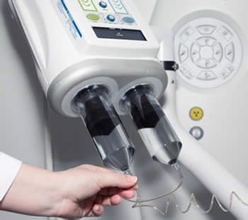 Iniezione endovenosa di mezzo di contrasto