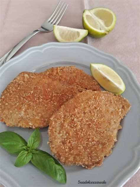 Cotolette di lonza di maiale dorate e croccanti
