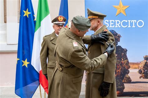 Sottufficiali dell'Esercito Italiano in uniforme