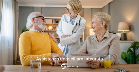 Professionisti dell'assistenza domiciliare in colloquio