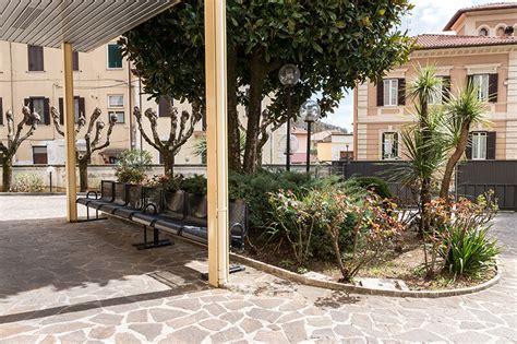 Vista esterna della RSA Alchemica con area verde