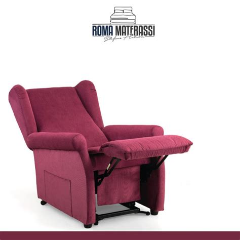 Diagramma che illustra i movimenti indipendenti di schienale e poggiapiedi in una poltrona a 2 motori