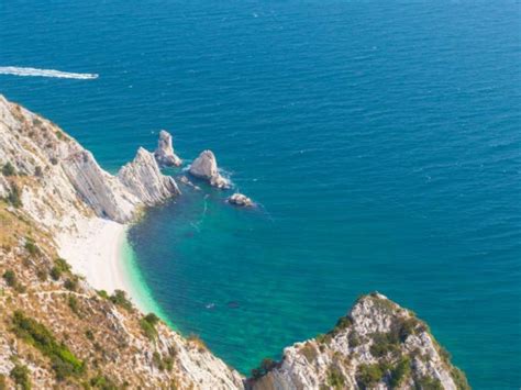 Parco del Conero con sentieri e vista mare
