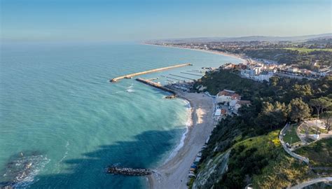 Vista panoramica di Numana con il mare
