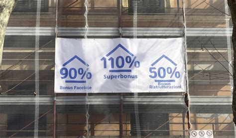 Simbolo del Superbonus con il numero 90% e 110%