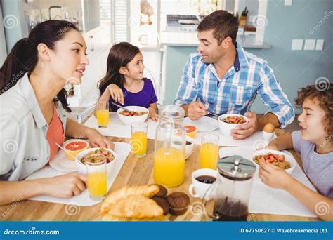 famiglia che parla