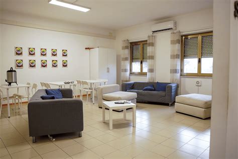 Sala comune arredata in una RSA