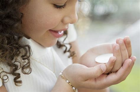 bambino che riceve un applauso