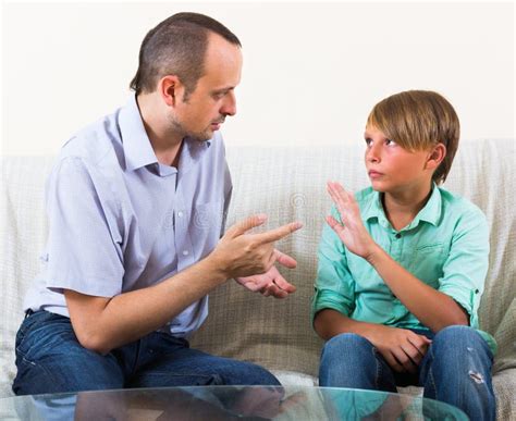 Padre e figlio che parlano