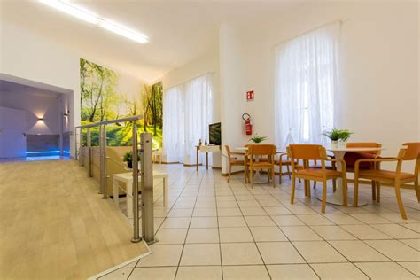 Interno di una camera accogliente in una casa di riposo