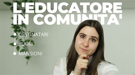 Educatore che interagisce con un ospite in una comunità alloggio
