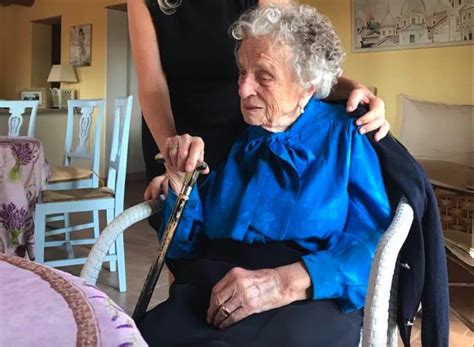 Persona anziana assistita a casa