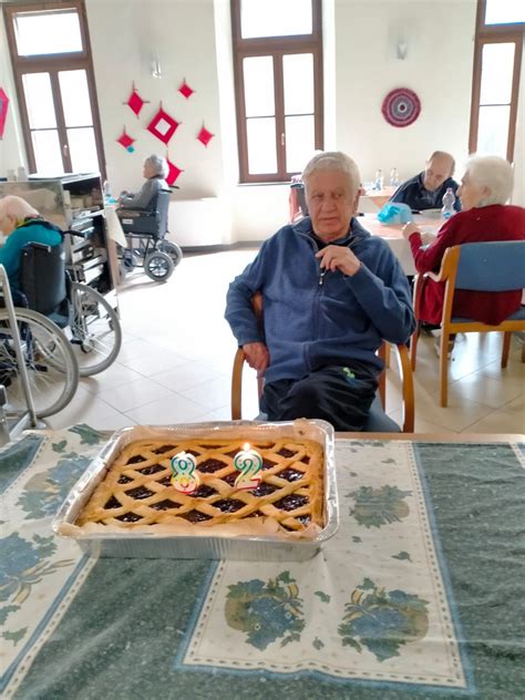 Mappa che evidenzia la vicinanza della Residenza Protetta San Nicolò a farmacie e centri medici