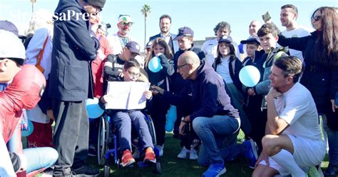 Persone con disabilità che partecipano a una manifestazione per i diritti