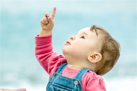 Immagine di un bambino che svolge un test cognitivo standardizzato