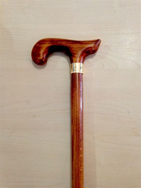 Bastone da passeggio in legno con impugnatura a T