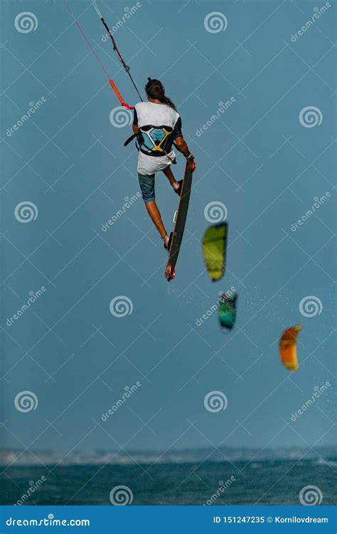 Kitesurfer in azione a Tropea