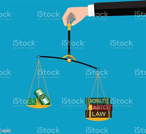 bilancia della giustizia con simboli di denaro