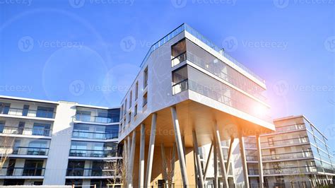 Illustrazione di un edificio residenziale moderno e accessibile