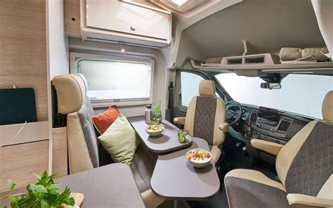 Camper accessibile con rampa e spazio interno