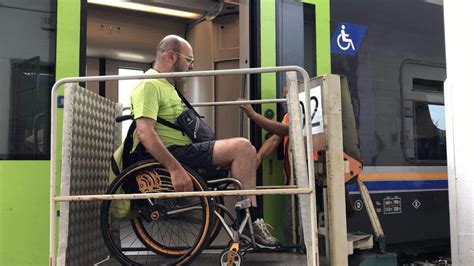 persone con disabilità che usano i mezzi pubblici