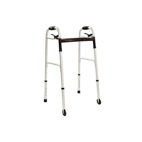 Schema comparativo di deambulatori con 2 e 4 ruote