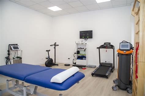 Palestra attrezzata in una struttura per anziani