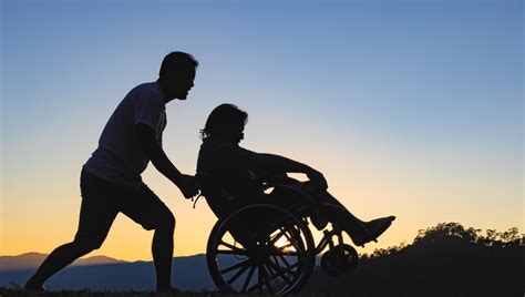 persona con disabilità che affronta ostacoli