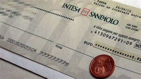 Simbolo dell'INPS e un assegno circolare