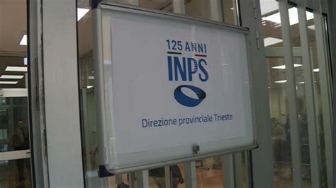Sede dell'INPS e lavoratori