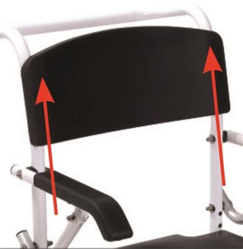 Dettaglio di una sedia comoda con braccioli ribaltabili e pedane estraibili