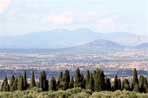 Vista panoramica di Frascati con le ville storiche