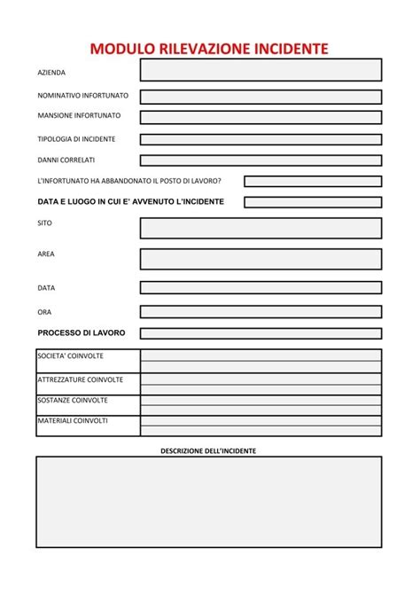 Datore di lavoro che compila un modulo di denuncia infortunio