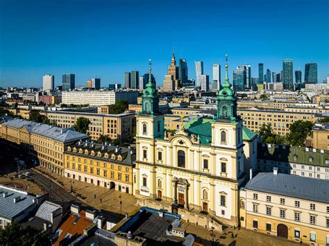 Panorama di Varsavia con edifici moderni e storici