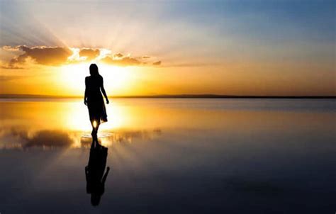 Guida spirituale che ascolta una persona